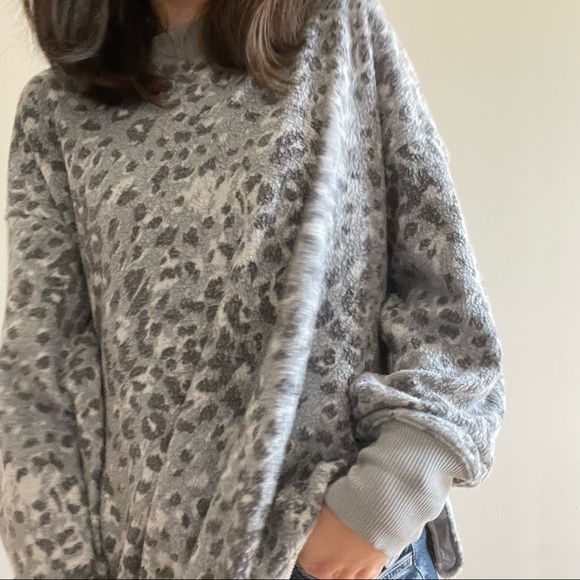 NWT AERIE OVERSIZED LEOPARD SWEATER - XS - Picture 3 of 15